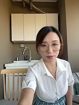 Snapshot of TOP_yoyo chatting on 12-15-25, 09:24 TOP yoyo online show from 12-15-25, 09:24