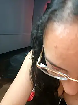 Snapshot of Sarafountain chatting on 11-05-25, 04:12 Sarafountain online show from 11-05-25, 04:12