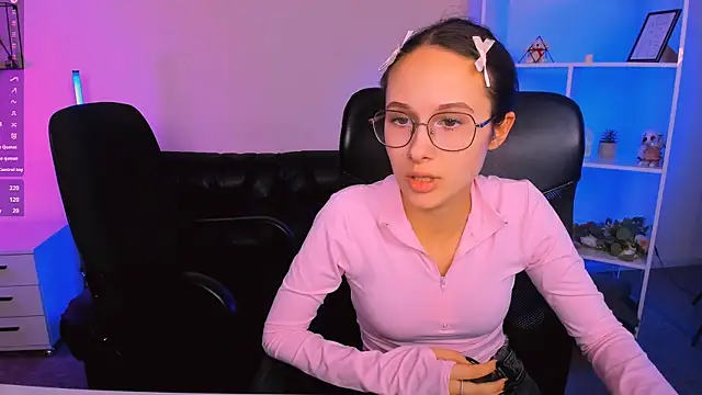 mona cloud online show from 11-17-25, 12:16