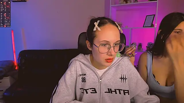 mona cloud online show from 11-25-25, 08:31