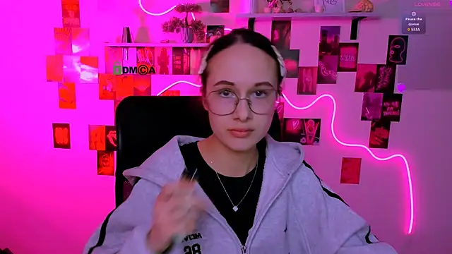 mona cloud online show from 04-25-26, 07:11