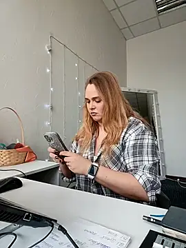 Juicy PeachLux online show from 10-05-25, 07:50