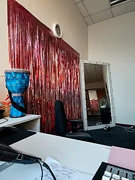 Juicy PeachLux online show from 11-20-25, 05:51