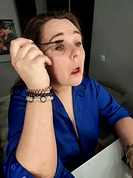 Juicy PeachLux online show from 12-18-25, 04:07