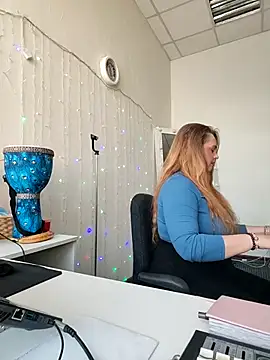 Juicy PeachLux online show from 02-12-26, 07:58