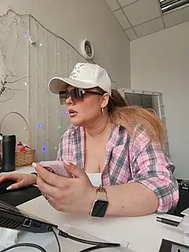 Juicy PeachLux online show from 05-13-26, 05:49