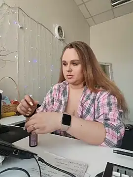 Juicy PeachLux online show from 05-15-26, 07:37