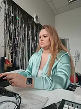 Juicy PeachLux online show from 06-12-26, 06:45