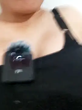 saraaxx1 online show from 08-05-26, 10:23