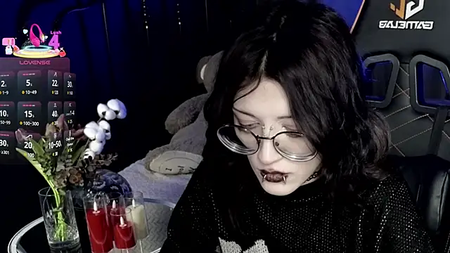 Snapshot of Setsunai_ chatting on 03-18-25, 11:53 Setsunai online show from 03-18-25, 11:53