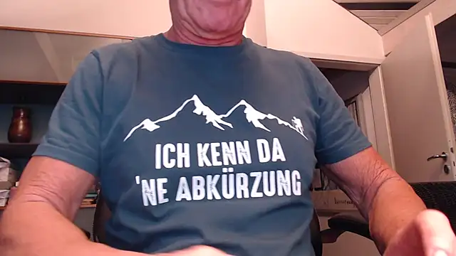 Snapshot of munichrubber chatting on 12-08-24, 04:18 munichrubber online show from 12-08-24, 04:18