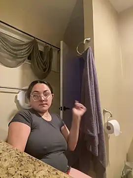 Snapshot of sexy_milfbell chatting on 03-11-25, 12:06 sexy milfbell online show from 03-11-25, 12:06