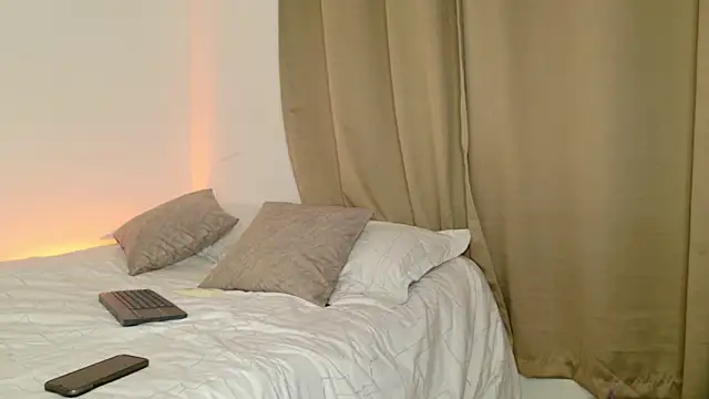 Snapshot of isahilton1 chatting on 03-16-25, 12:01 isahilton1 online show from 03-16-25, 12:01
