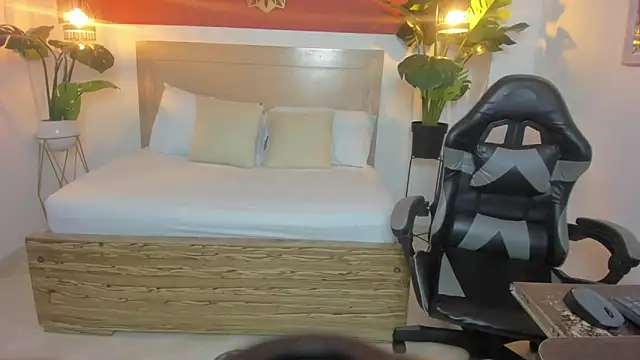 laylax  online show from 04-23-26, 12:51