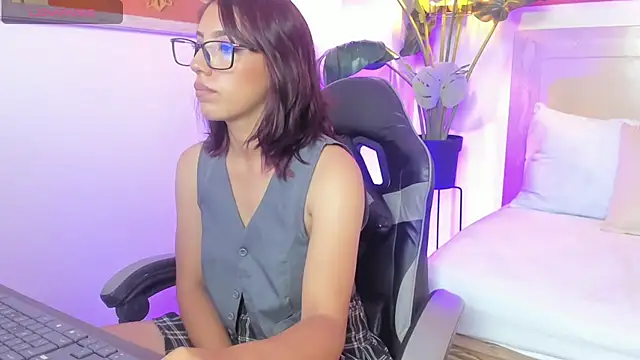 laylax  online show from 04-27-26, 12:36