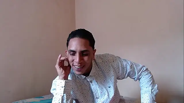 Snapshot of Monkey_uchiha777 chatting on 09-17-25, 05:14 Monkey uchiha777 online show from 09-17-25, 05:14