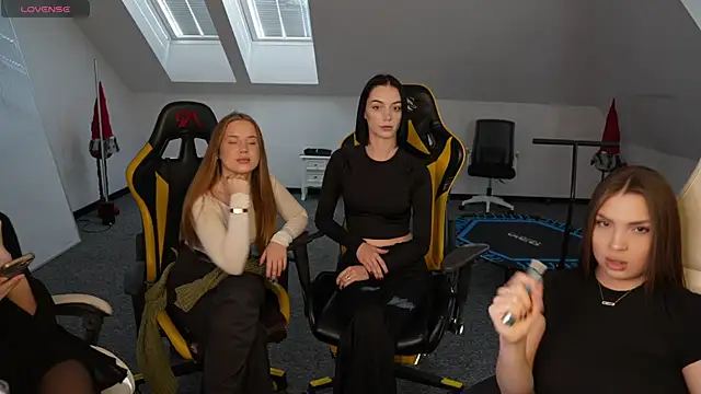 Snapshot of Billie054 chatting on 11-04-25, 11:53 Billie054 online show from 11-04-25, 11:53