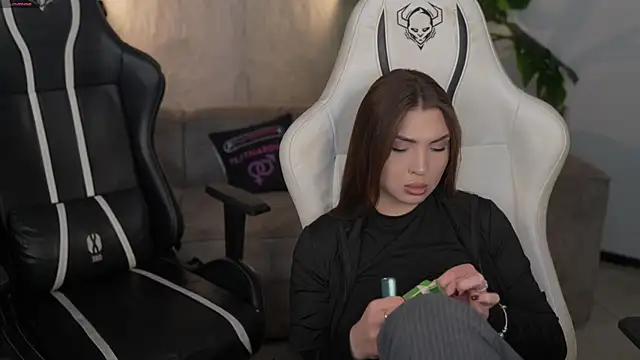 Snapshot of Billie054 chatting on 11-26-25, 08:15 Billie054 online show from 11-26-25, 08:15