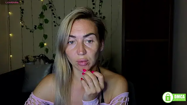 Kiss julli88I online show from 09-08-25, 05:23