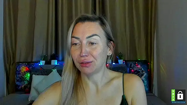 Snapshot of Kiss_julli88I chatting on 12-13-25, 07:53 Kiss julli88I online show from 12-13-25, 07:53