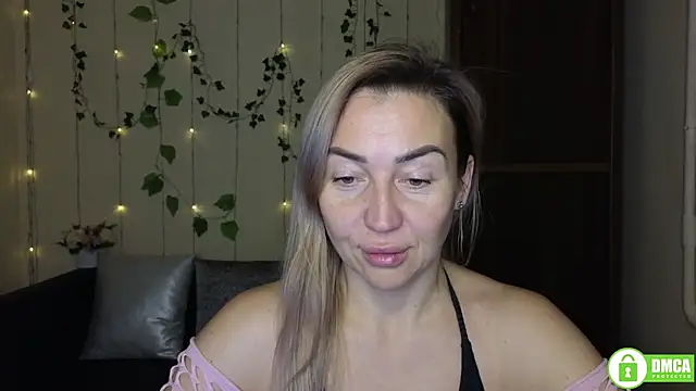 Snapshot of Kiss_julli88I chatting on 12-18-25, 06:25 Kiss julli88I online show from 12-18-25, 06:25