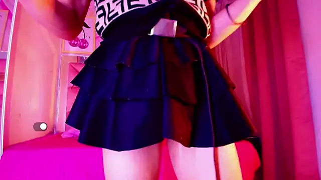 Small Hot19 online show from 04-25-26, 09:45