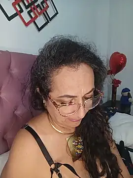 Snapshot of AlessandraLeroy chatting on 05-19-26, 01:11 AlessandraLeroy online show from 05-19-26, 01:11