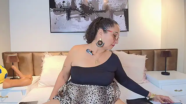 Snapshot of AlessandraLeroy chatting on 06-13-26, 12:03 AlessandraLeroy online show from 06-13-26, 12:03