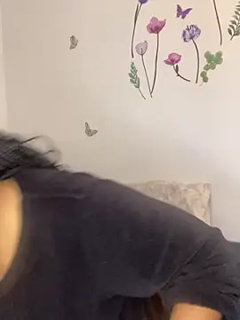 Nahomy gree online show from 11-17-25, 05:02