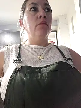 Snapshot of Luna-nevada chatting on 10-07-25, 10:40 Luna-nevada online show from 10-07-25, 10:40
