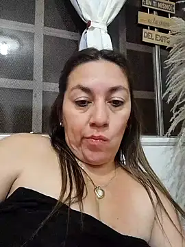 Snapshot of Luna-nevada chatting on 10-11-25, 02:33 Luna-nevada online show from 10-11-25, 02:33