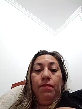 Snapshot of Luna-nevada chatting on 10-15-25, 03:17 Luna-nevada online show from 10-15-25, 03:17