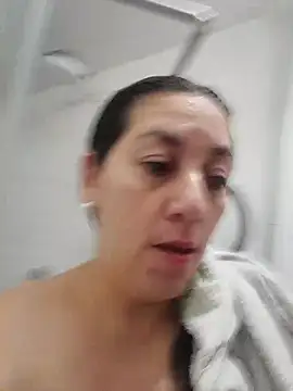 Snapshot of Luna-nevada chatting on 10-16-25, 03:35 Luna-nevada online show from 10-16-25, 03:35