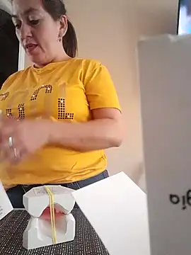 Luna-nevada online show from 10-20-25, 06:52