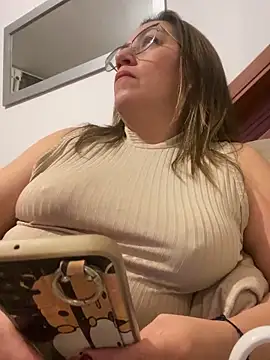 Luna-nevada online show from 04-26-26, 02:42