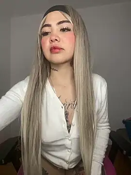 Snapshot of Mia_cullen_ chatting on 10-11-25, 01:38 Mia cullen online show from 10-11-25, 01:38