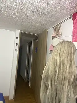 Snapshot of Mia_cullen_ chatting on 11-10-25, 10:42 Mia cullen online show from 11-10-25, 10:42