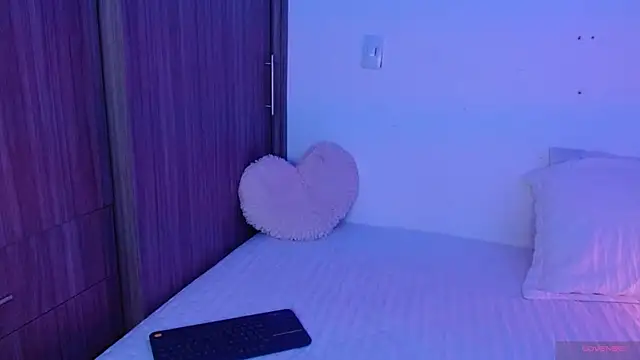 Oliviargf online show from 11-29-25, 12:13