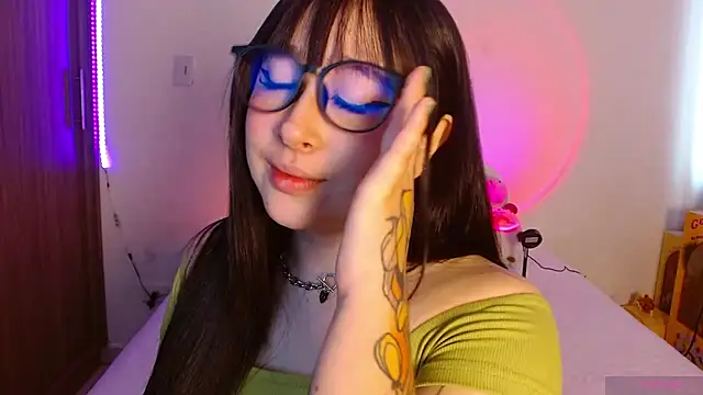 Oliviargf online show from 04-28-26, 02:33