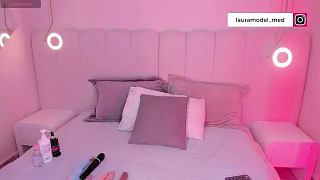 riri candy online show from 11-09-25, 03:27