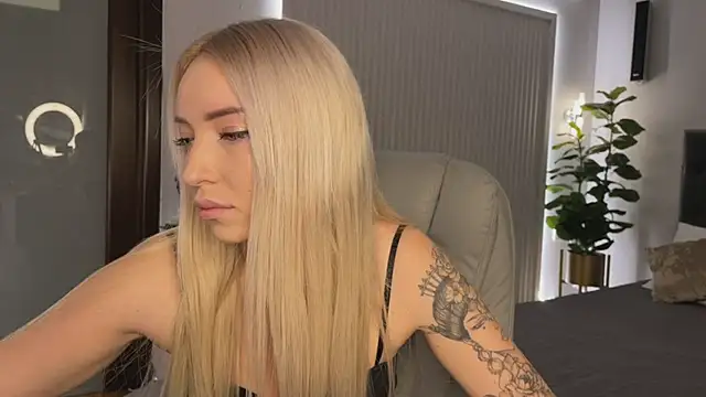 Snapshot of OhMyEmma chatting on 01-14-26, 01:22 OhMyEmma online show from 01-14-26, 01:22