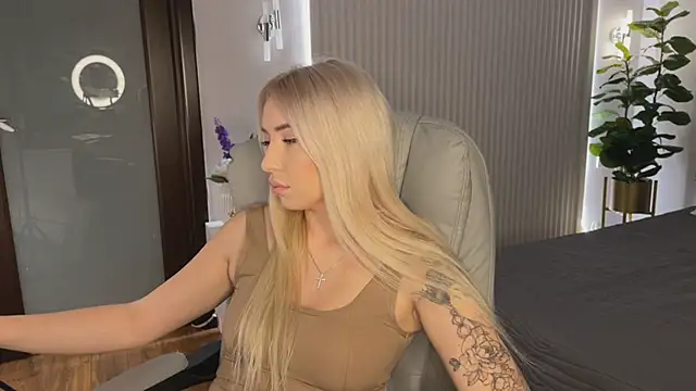 Snapshot of OhMyEmma chatting on 01-16-26, 12:58 OhMyEmma online show from 01-16-26, 12:58