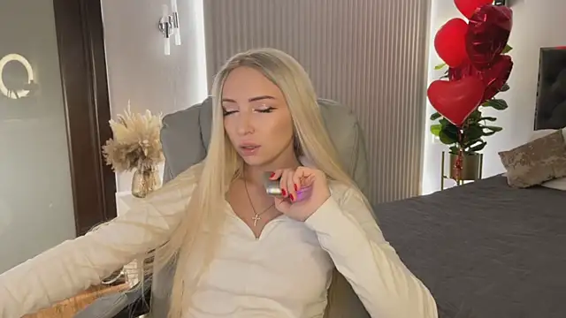 Snapshot of OhMyEmma chatting on 02-20-26, 01:13 OhMyEmma online show from 02-20-26, 01:13