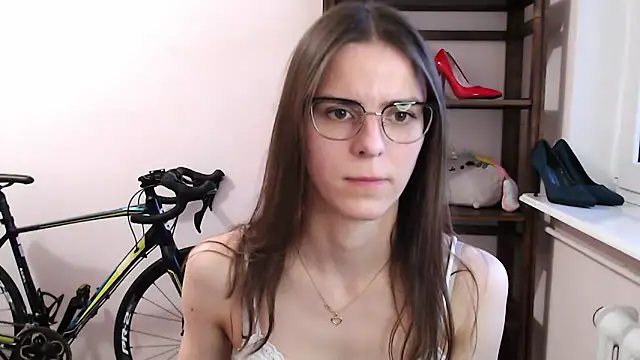 Snapshot of love_megi chatting on 01-06-26, 03:05 love megi online show from 01-06-26, 03:05