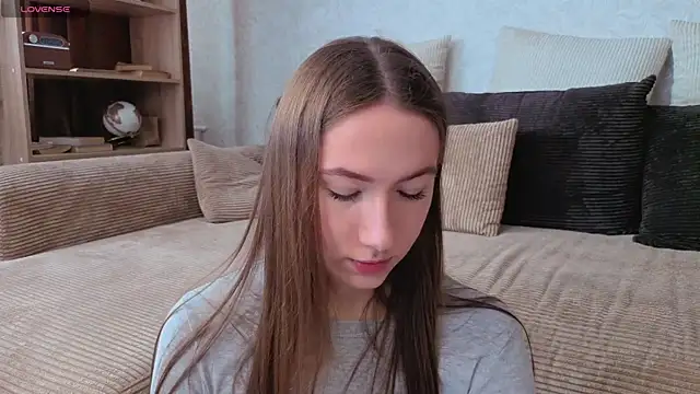 Kira mindnes online show from 04-12-26, 06:18