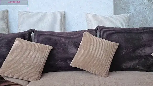 Kira mindnes online show from 04-27-26, 06:22