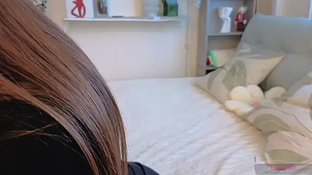 Kira mindnes online show from 07-18-26, 06:28