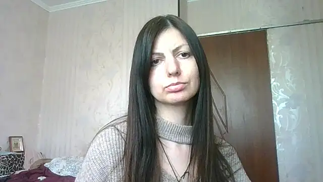 AliseWats online show from 03-10-25, 01:32