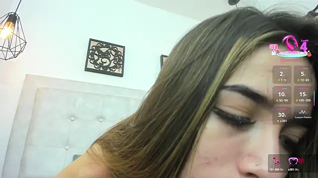 Snapshot of Lola_Blondie chatting on 03-20-25, 12:11 Lola Blondie online show from 03-20-25, 12:11