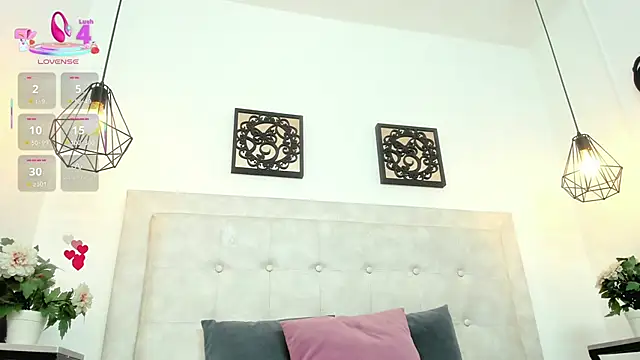 Snapshot of Lola_Blondie chatting on 03-22-25, 08:40 Lola Blondie online show from 03-22-25, 08:40